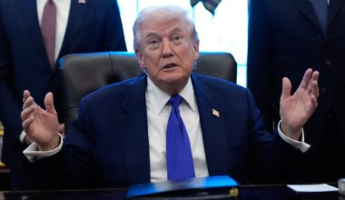 Trumpas paskelbė apie 12 mlrd. dolerių vertės JAV strateginio retųjų mineralų rezervo kūrimą