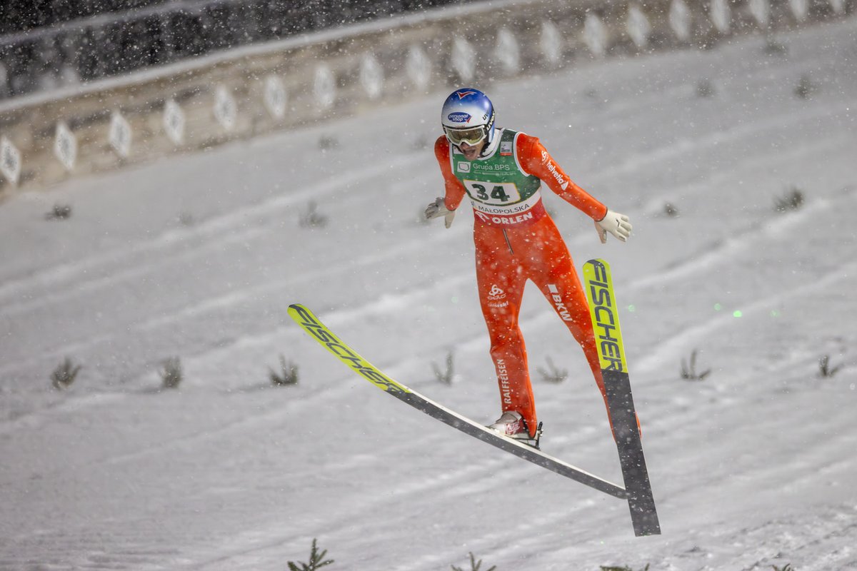 Neįprastas skandalas šuolių su slidėmis rungtyje