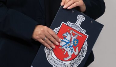 Milžiniškas smūgis gaujai: kankino žmones ir puikavosi prabanga – sklypai, namai, butai, brangenybės