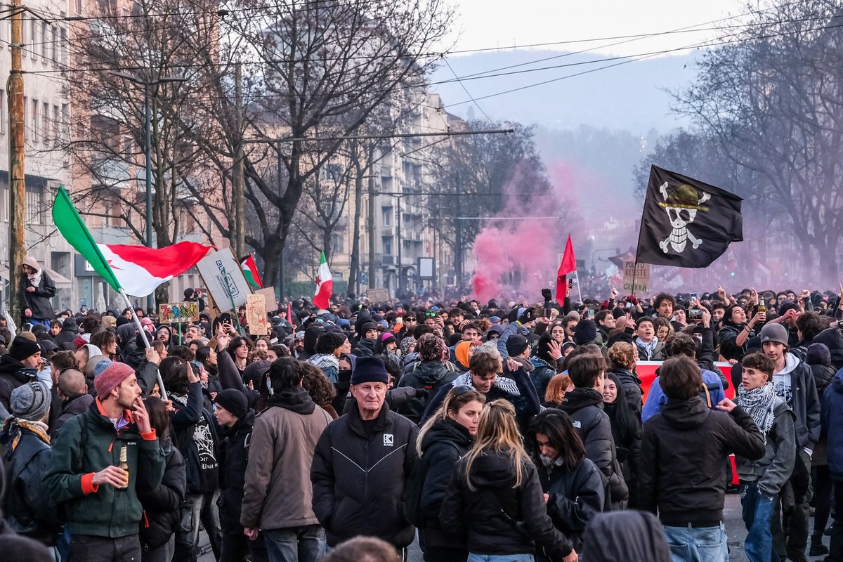 Italijoje per protestą sužeista mažiausiai 100 policininkų
