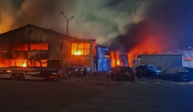 Aiškėja gaisro Marijampolėje mastai: supleškėjo 15 remontuojamų vilkikų