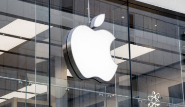 „Apple“ pajamos ir pelnas per metus išaugo šeštadaliu | Verslas