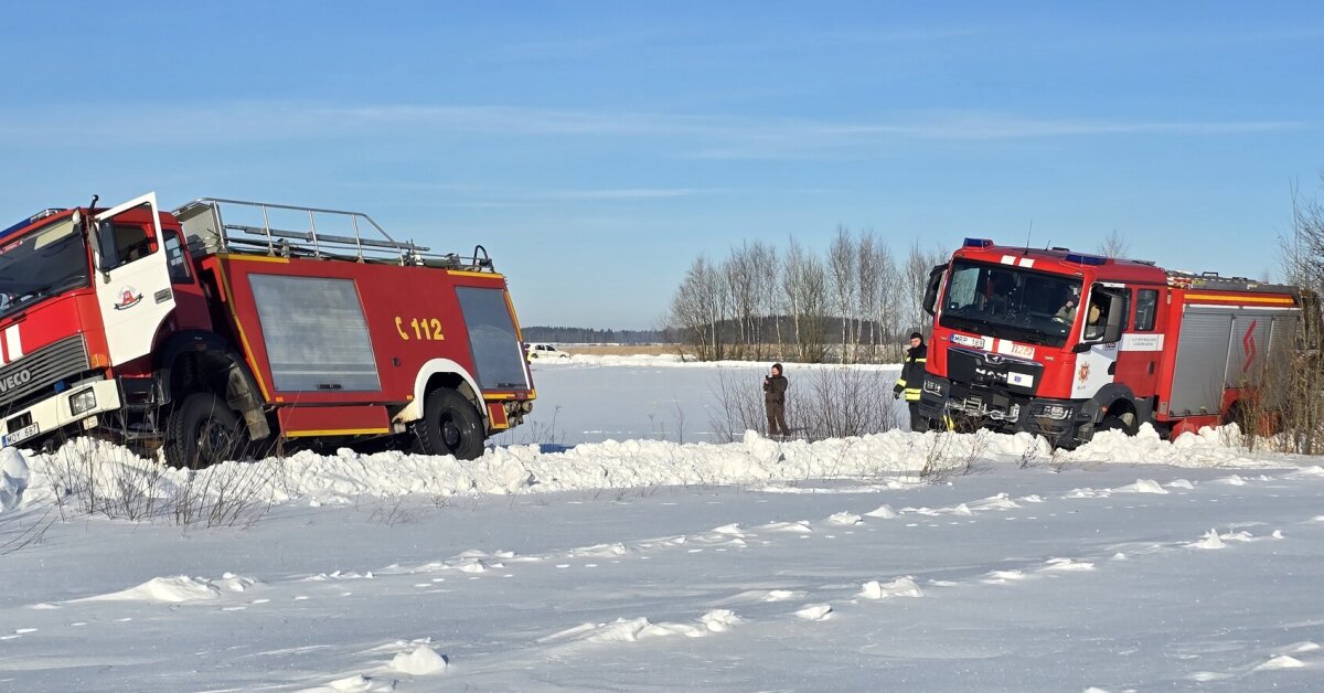 Iššūkiu tapo ne gaisras, o kelionė iki jo vietos: užklimpo visi 4 ekipažai - 15min.lt
