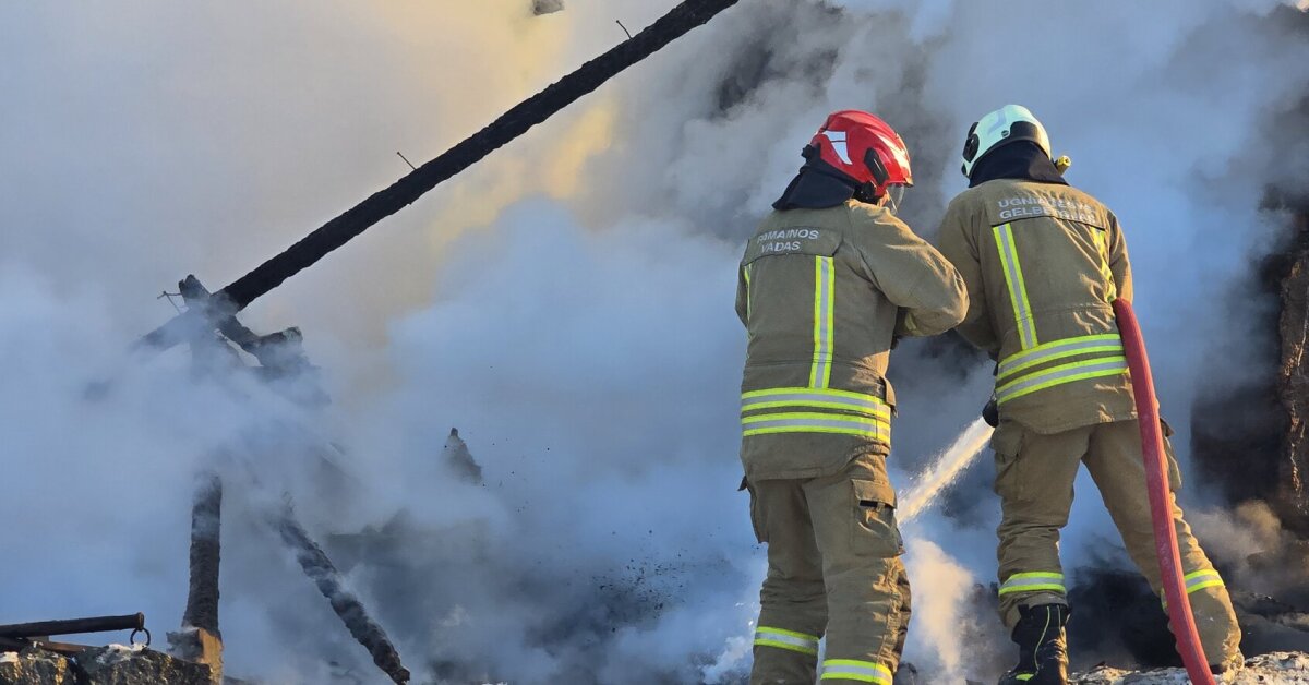 Šilutės rajone užsidegė tvartas su gyvuliais