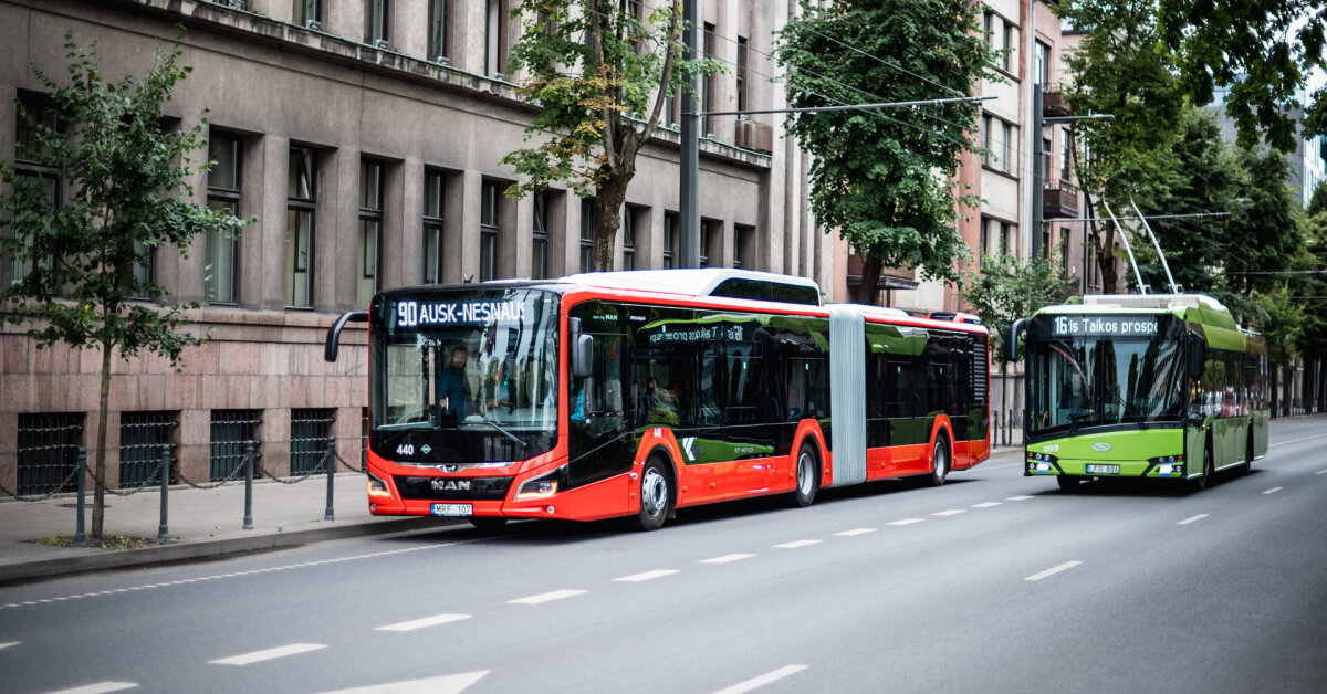 Kaune per dvi dienas – du apšaudyti troleibusai: policija sulaikė įtariamąjį