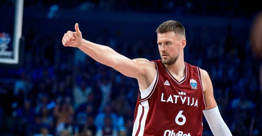 Latvijos krepšinio žvaigždė buvo išmainyta į „Warriors“ - 15min.lt