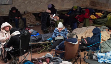 Nepaisydama stingančio šalčio Rusija atnaujino smūgius Ukrainai - 15min.lt