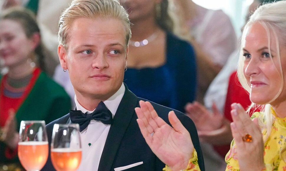 Norvegijos princesė Mette-Marit ir jos sūnus Marius Borgas Hoiby / LISE ASERUD / AFP