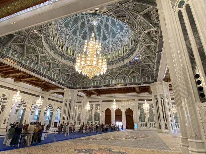 Asmeninio archyvo nuotr. / Sultono Kabuso mečetė iš vidaus