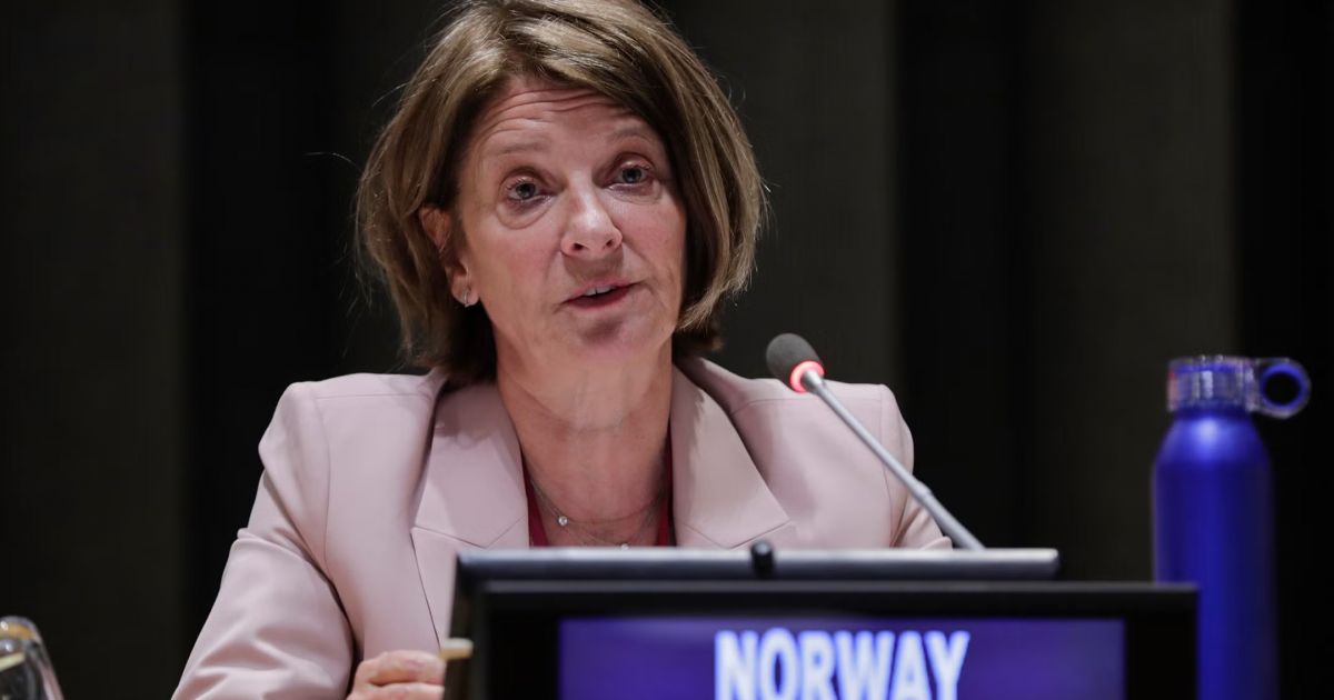 Norvegija: dėl ryšių su Epsteinu nuo pareigų laikinai nušalinta žymi diplomatė - Respublika.lt