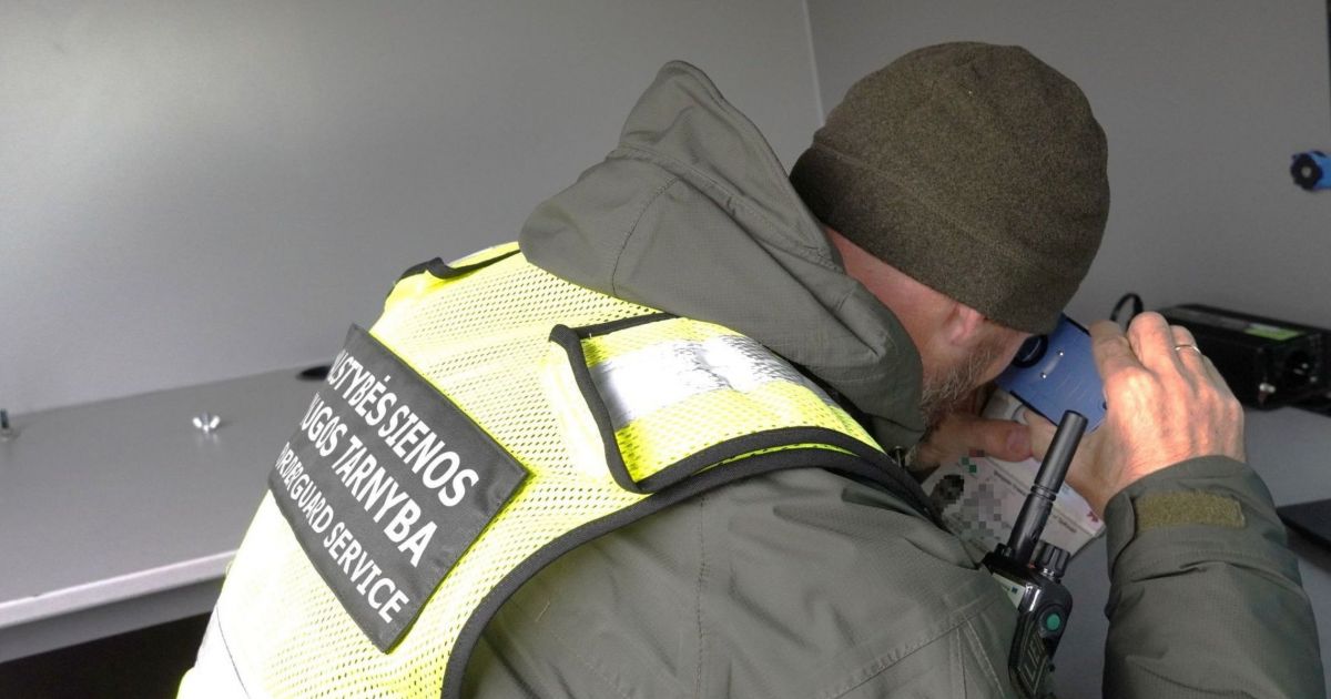 Ukrainietis įkliuvo pakeliui iš Latvijos: vairuotojo pažymėjimas – klastotė - Respublika.lt