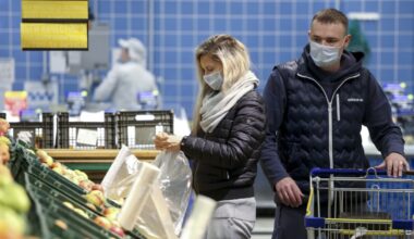 Rusija raško karo vaisius: nenumaldomai brangsta alkoholis ir maistas