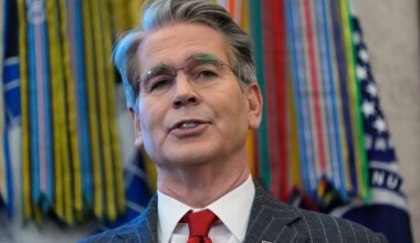 D. Trumpo iždo sekretoriaus popieriai prasti, o tai turėtų kelti nerimą visiems