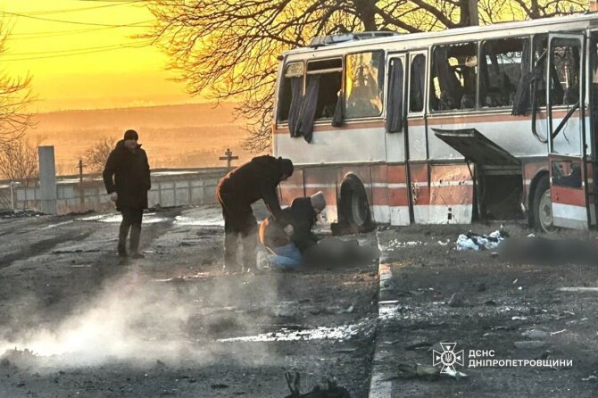 Valstybinė nepaprastųjų situacijų tarnyba/ „Telegram“/Rusija smogė kalnakasių autobusui Ukrainoje