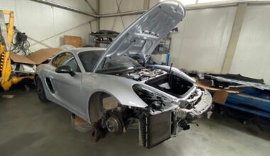 Per 40 kratų Lietuvoje: „kosmetiškai“ taisyti automobiliai iš JAV ir milijonai nesumokėtų mokesčių | Verslas