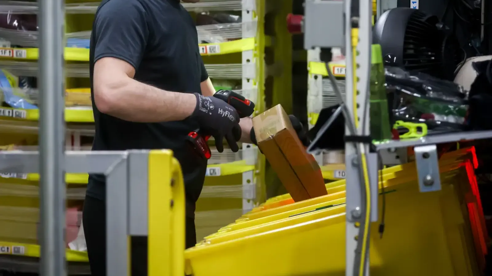 „Amazon“ sandėlio mirtis iškėlė saugos klausimus