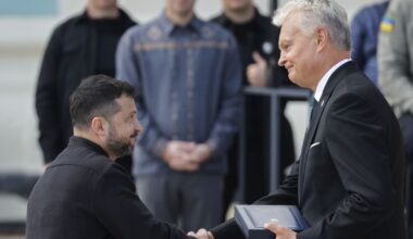 Kol Lietuvą siaubė audra, Gitanas Nausėda šildėsi Volodymyro Zelenskio spinduliuose - Respublika.lt