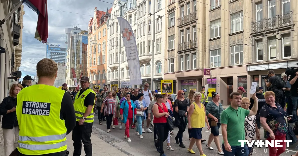 Mediķu arodbiedrība prasa VM no nākamā gada paaugstināt darba samaksu
