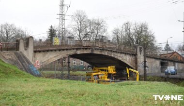Plāno vērtēt Altonavas ielas pārvada atvēršanu vieglajiem transportlīdzekļiem