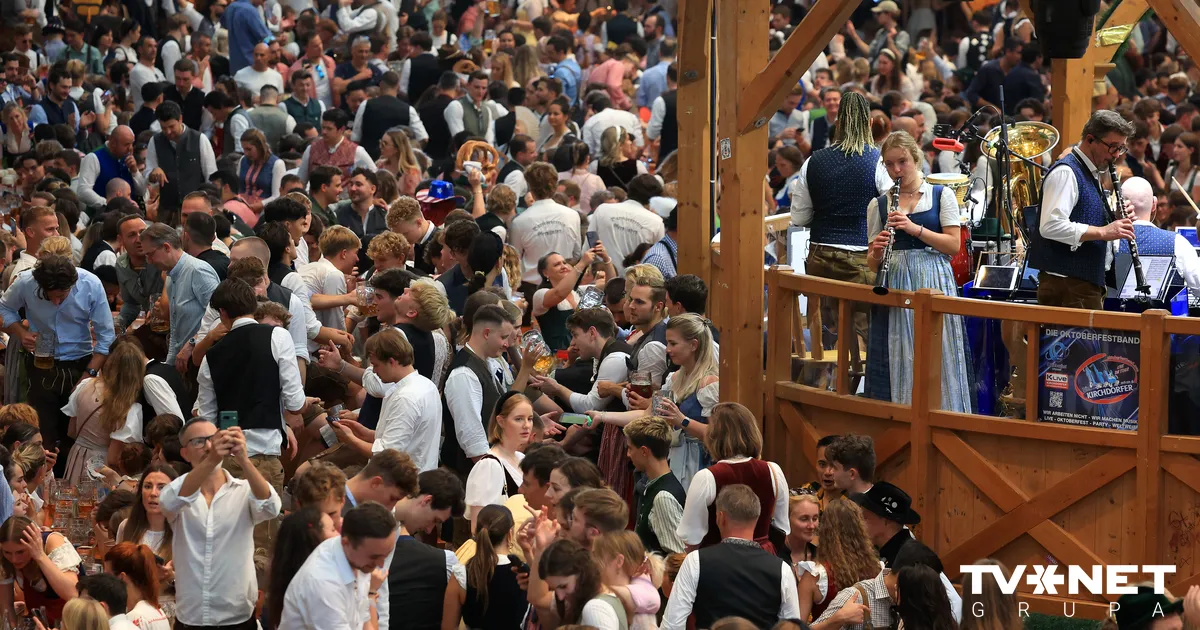 "Oktoberfest" pirmo dienu pārsteidz vēl nepieredzēts karstums