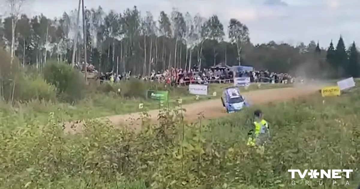 VIDEO ⟩ Apmeta vairākus kūleņus – Seska ekipāža avarē rallijā "Cēsis"