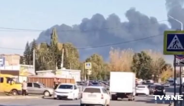 VIDEO ⟩ Ukrainas droni atkal uzbrukuši vienai no lielākajām naftas pārstrādes rūpnīcām Krievijā