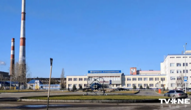 VIDEO ⟩ Ukrainas dronu uzlidojums izraisa ugunsgrēku Belorečenskas rūpnīcā