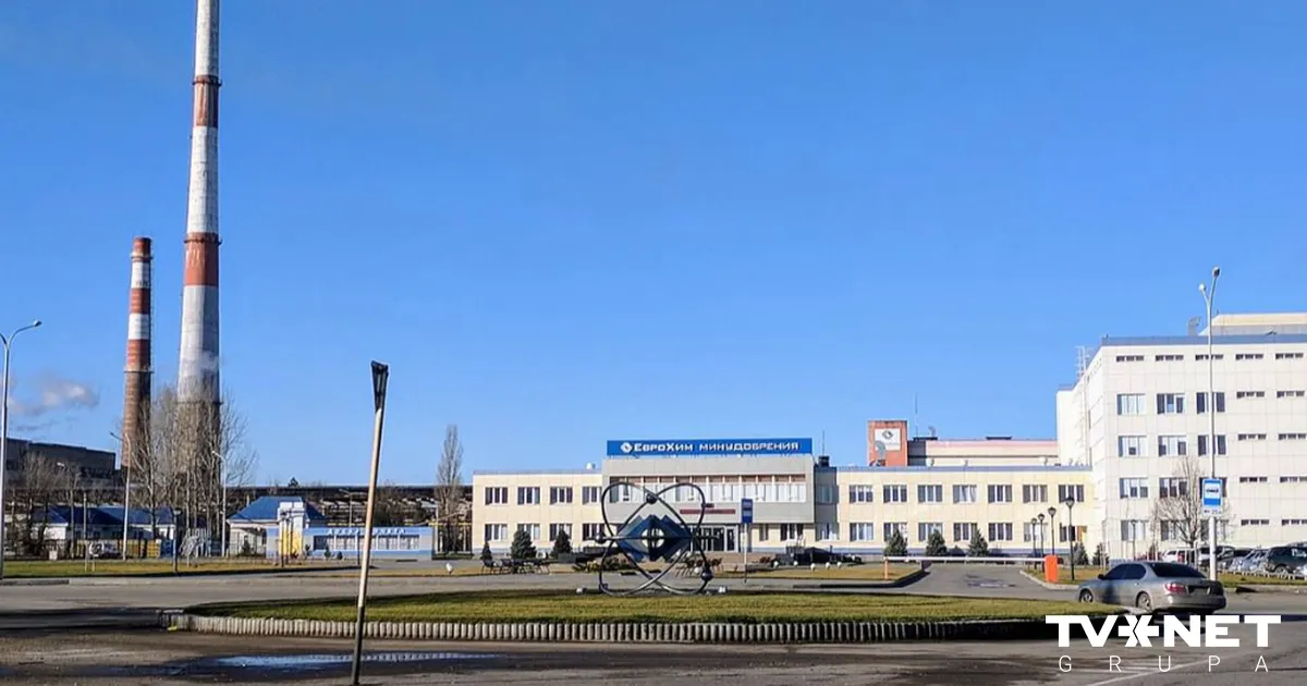 VIDEO ⟩ Ukrainas dronu uzlidojums izraisa ugunsgrēku Belorečenskas rūpnīcā