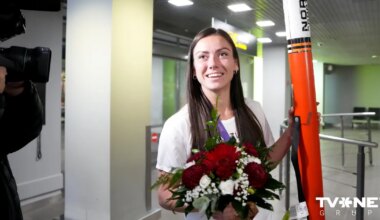 FOTO ⟩ Rīgā sagaida pasaules vicečempioni šķēpa mešanā Sietiņu