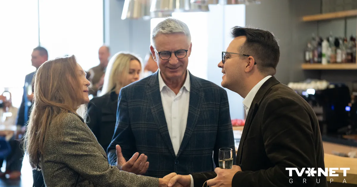 FOTO ⟩ “Okartes skatuves" zvaigzne Mārtiņš Kanters izdod debijas dzejas krājumu