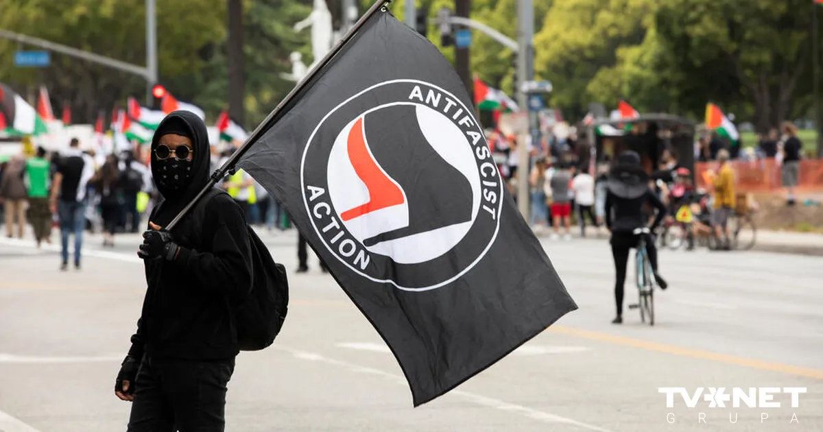 Ungārija seko ASV piemēram un atzīst "Antifa" par teroristu organizāciju