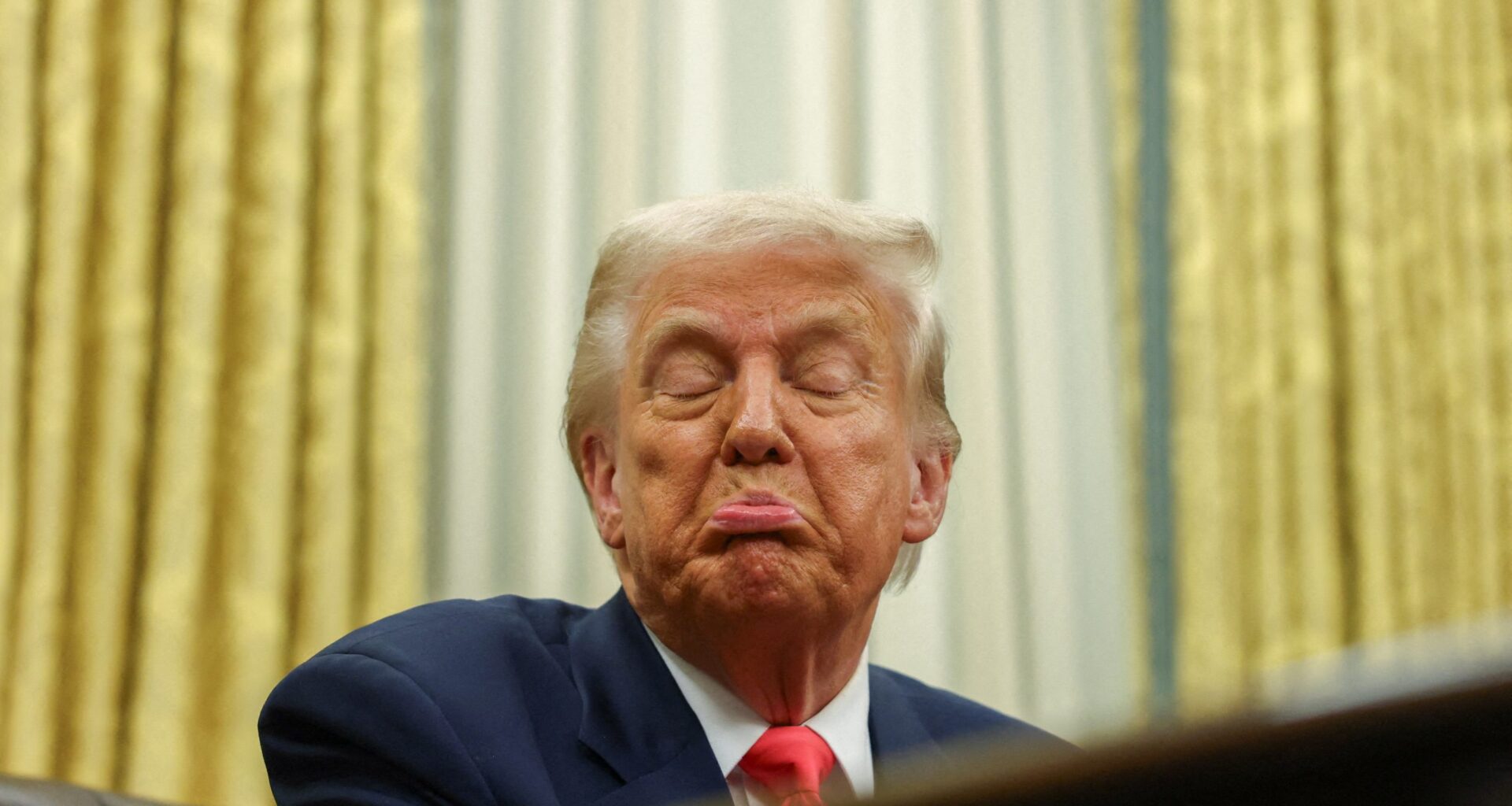 “No 1. oktobra spēles mainās!” Tramps sola 100 % muitas tarifu