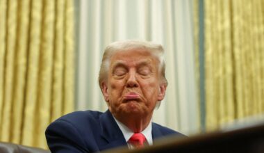 “No 1. oktobra spēles mainās!” Tramps sola 100 % muitas tarifu