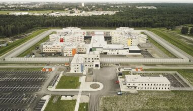 Pēc Liepājas cietuma atvēršanas slēgs arī Jelgavas un daļu Daugavgrīvas cietuma :: Dienas Bizness