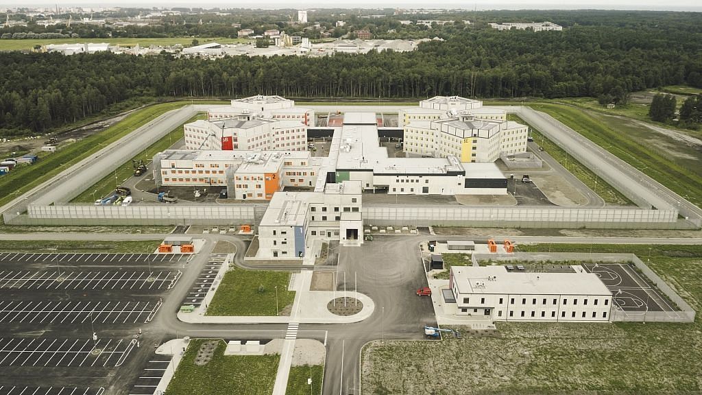 Pēc Liepājas cietuma atvēršanas slēgs arī Jelgavas un daļu Daugavgrīvas cietuma :: Dienas Bizness