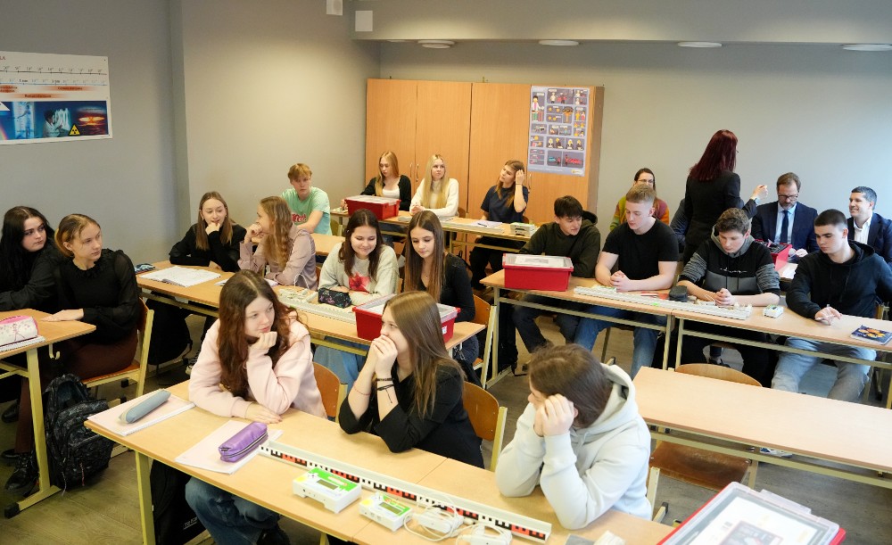 “Vecāki un pedagogi ir pastrādājuši noziegumu pret bērniem!” Skolotājs pastāsta par reālo situāciju skolās