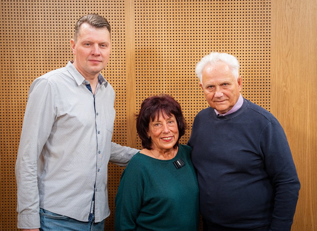 Radio balsis Arnis Krauze, Sandra Glāzupa un Gunārs Jēkabsons.