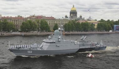 Negaidīts Krievijas solis: kuģis, kas uzbruka Ukrainai, pārvietojās uz Baltijas jūru