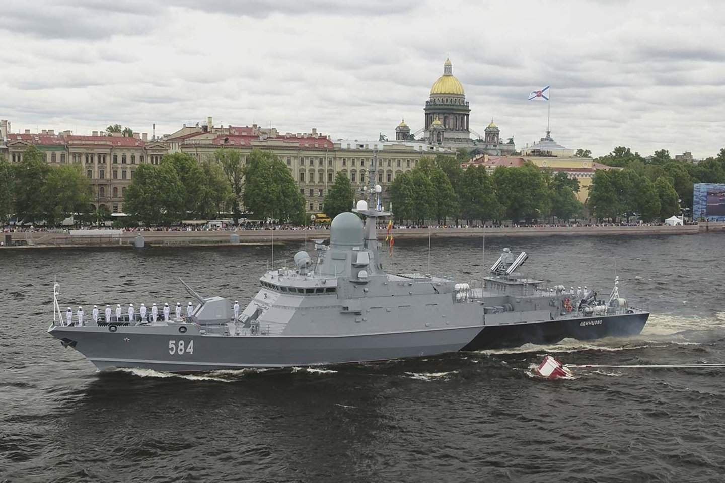 Negaidīts Krievijas solis: kuģis, kas uzbruka Ukrainai, pārvietojās uz Baltijas jūru