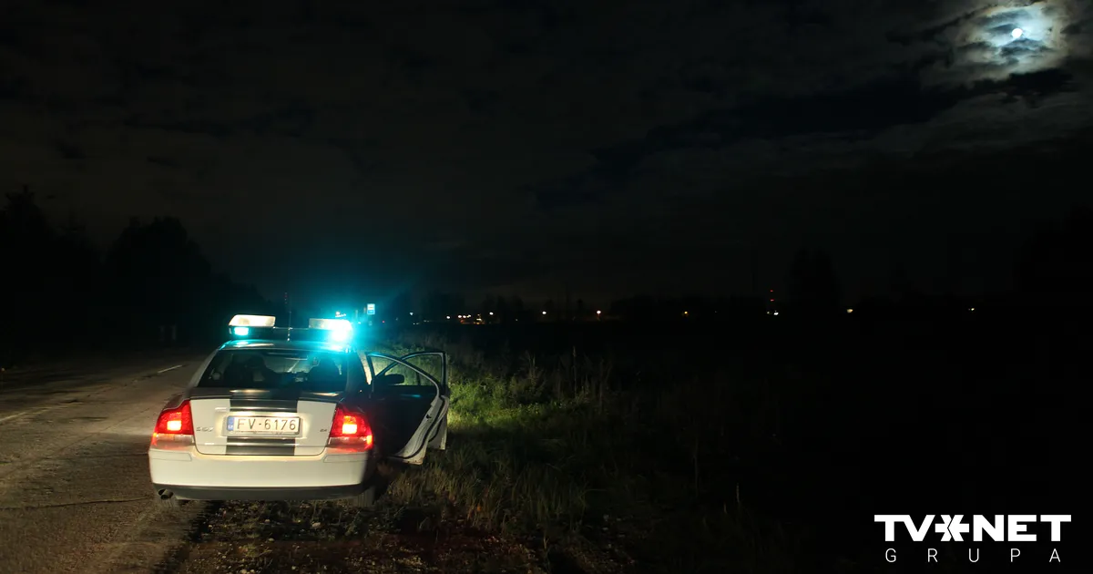 Mārsnēnu pagastā auto uzbrauc uz ceļa guļošam vīrietim