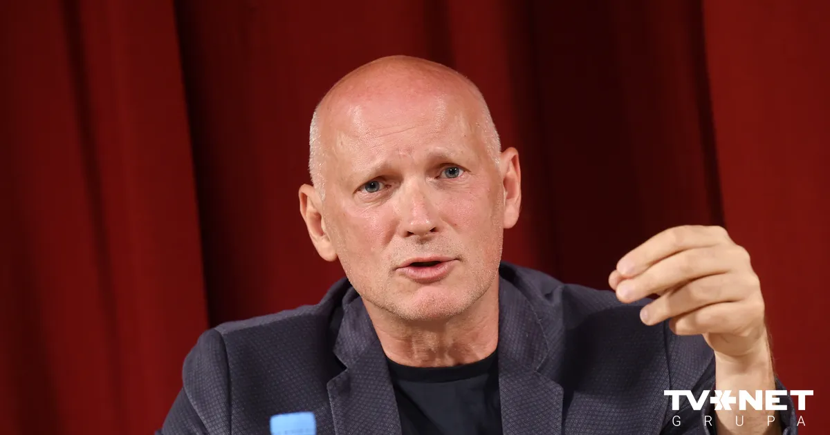 VIDEO ⟩ Politoloģe pauž viedokli par jauno kustību "Bez partijām"