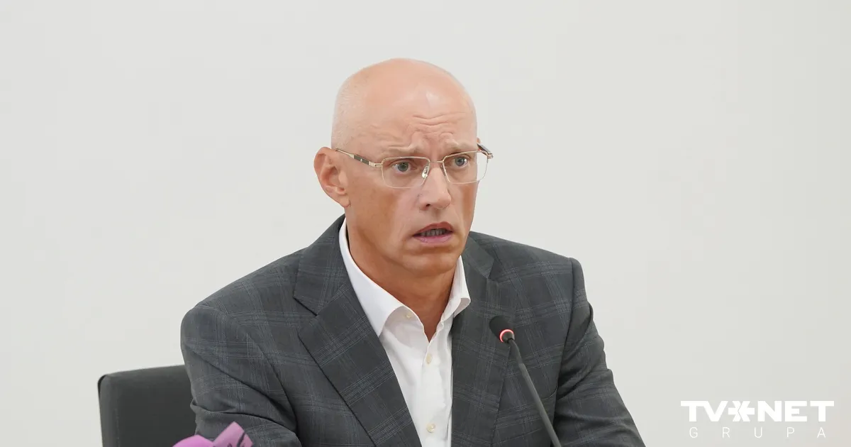 Truksnis nesaņem pielaidi darbam ar valsts noslēpumu un atkāpjas no amata