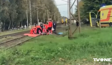 VIDEO ⟩ "Meitenes brauca pilnā ātrumā..." Aculiecinieks stāsta par traģēdiju pie Imantas dzelzceļa stacijas