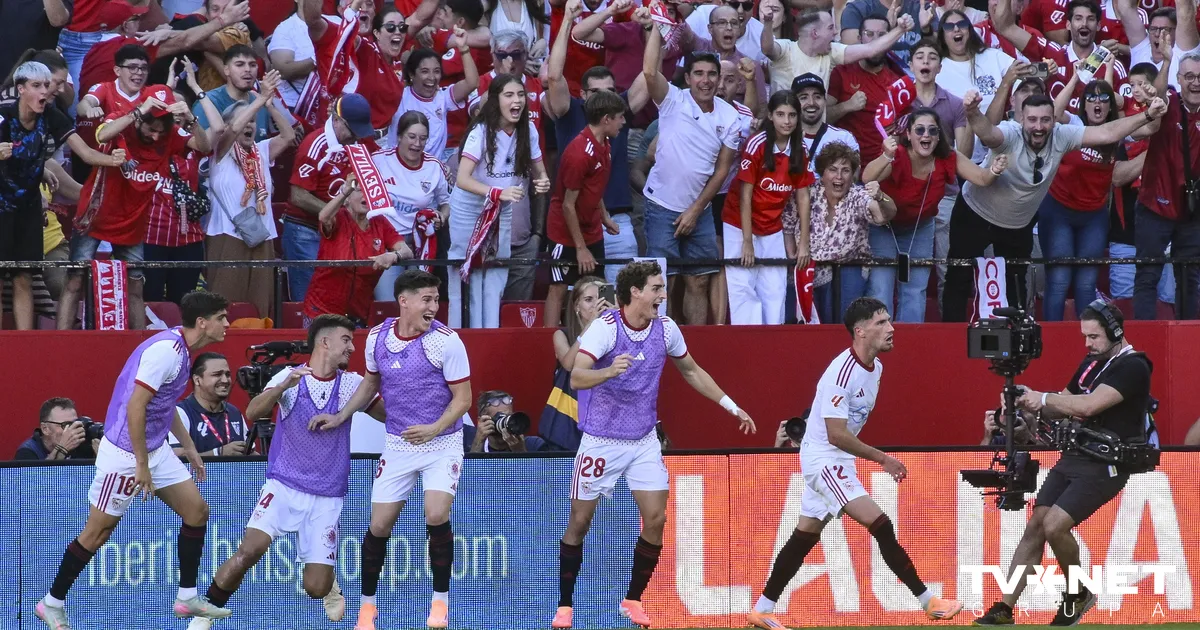 "Sevilla" futbolisti pārliecinoši uzvar "Barcelona" komandu