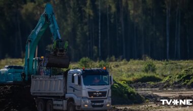 FOTO ⟩ Iecavas tuvumā sākta reģionālā "Rail Baltica" biroja būvniecība