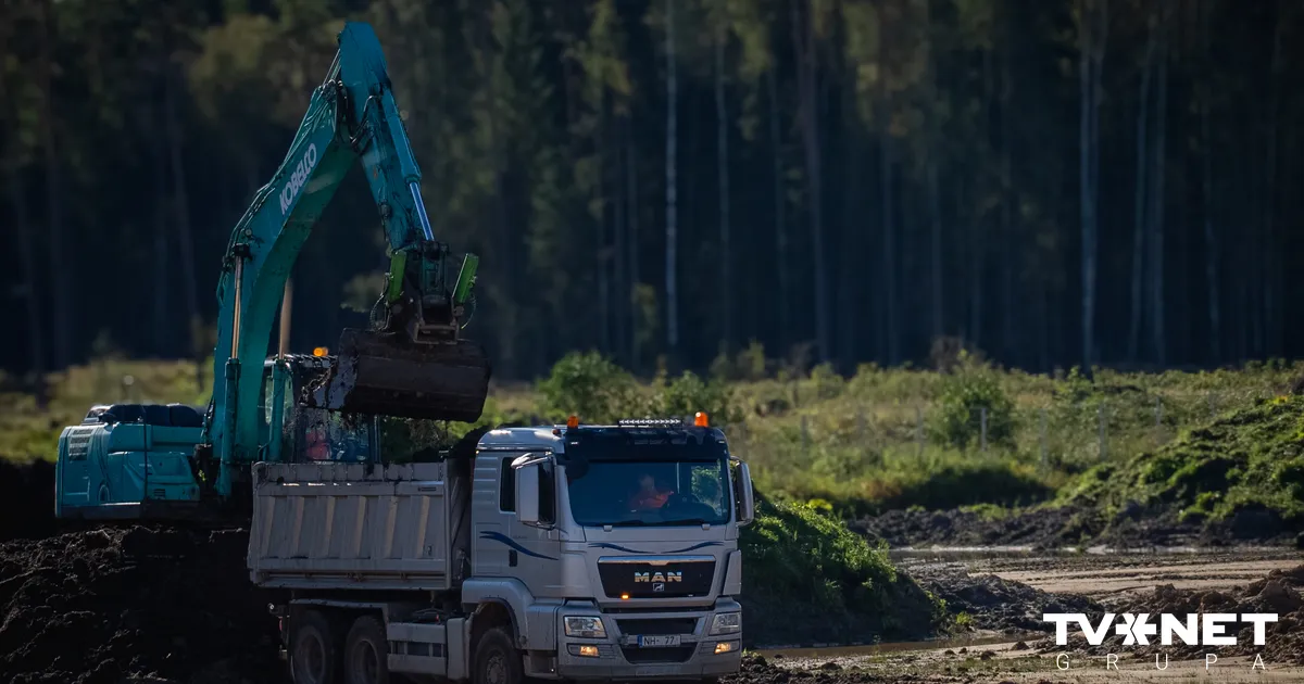 FOTO ⟩ Iecavas tuvumā sākta reģionālā "Rail Baltica" biroja būvniecība