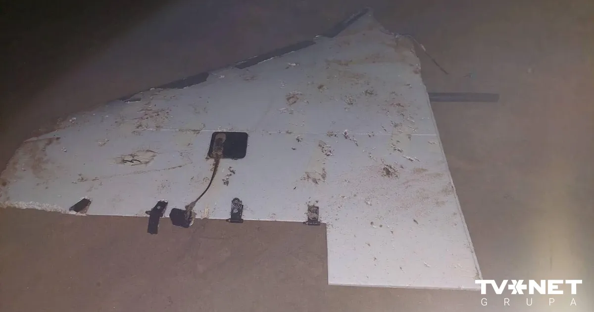 Salacgrīvas pusē jūras krastā atrasta izskalota drona atlūza