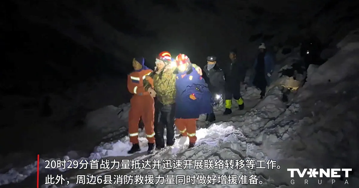 No Everesta pēc sniega vētras izglābušies ap 900 cilvēku