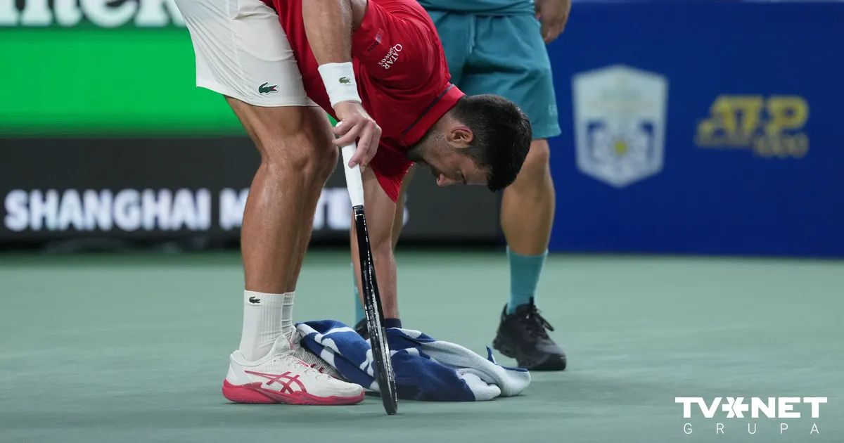 Džokovičs kortā izvemjas, saļimst, bet spēj izcīnīt uzvaru
