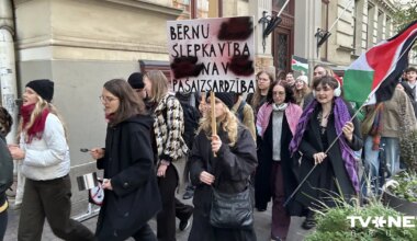 FOTO UN VIDEO ⟩ Rīgā notiek gājiens palestīniešu atbalstam
